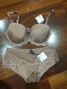 Esprit bra and knickers set new $40
