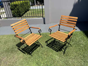 2 outdoor chairs, folding