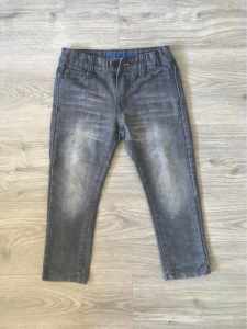Boys jeans (size 3 - 4)