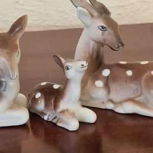 Pending Cute vintage family of 3 ceramic deer.