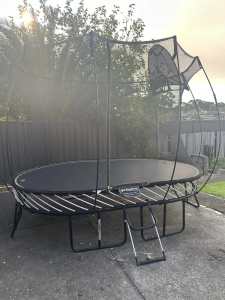 Springfree medium oval trampoline (dismantled)