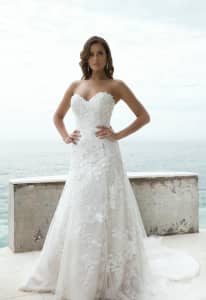 Stunning Mia Solano Piper Wedding Dress including Floor length Veil
