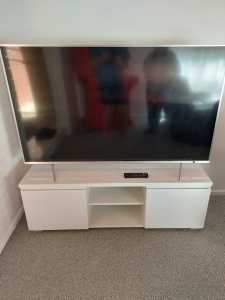 Television 65 inch Lcd Kogan Brand with White Tv Stand