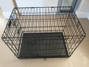 Medium Size Dog Crate (Yours Droolly brand) in EXCELLENT condition