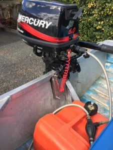 MERCURY 5.0 Hp 4 Stroke Long Shaft Outboard Motor & Fuel Tank.
