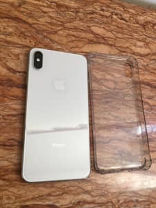 Perfect Condition iPhone xs max 64gb with charger and case