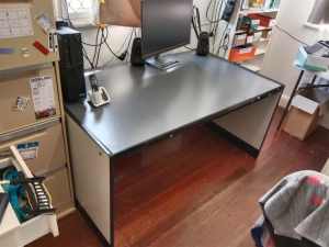 Desk 1500 x 900 (5 ft x 3 ft) Good Condition