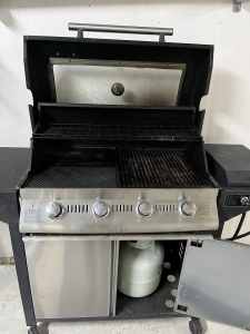 Barbecue with gas and grill set