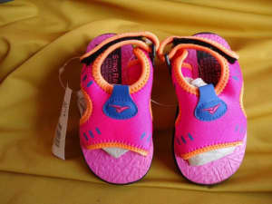 STING RAY Girls Beach Shoes Size 8 Junior PINK ORANGE NEW NEW