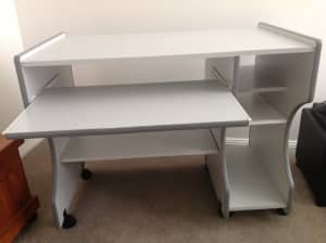 Computer/Office Desk (PRICE REDUCED)