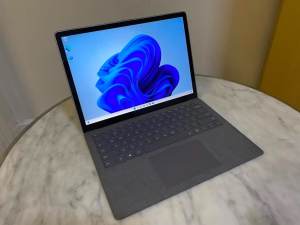 Microsoft Surface Laptop 4 11th Gen i7 with 16GB Ram/512 SSD AS NEW