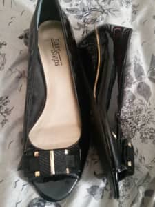 WORN ONCE!! Ladies Easy Steps black wedge peeptoe shoes, size 8.5