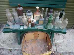 32 vintage/antique bottles, PRICE FOR LOT.