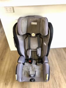 Infasecure Evolve Deluxe car seat for baby/toddler