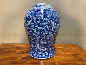 Perfect condition Chinese blue and white porcelain ginger jar
