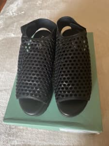 MIDAS ORMOND MI Black Leather Perforated Shoes Size 37 - NEW WITH BOX