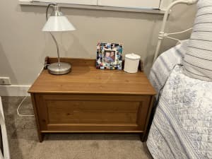 Chest / bedside table