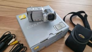 Nikon Coolpix S4 photo & video Digital Camera