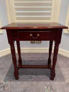 MAHOGANY TIMBER TRADITIONAL STYLE SIDE TABLE