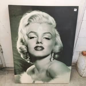 Retro Marilyn Monroe canvas wall art. 