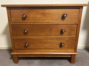 Beautiful Silky Oak chest of drawers