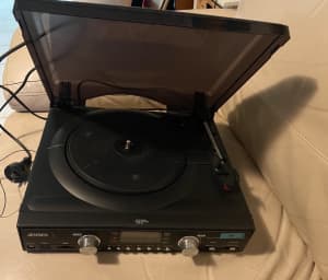 Turntable - Jensen JT-450 - 3-SPEED STEREO TURNTABLE WITH MP3 ENCODING