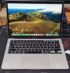13 inch Macbook Pro 2020 i7 16gb 256gb