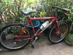 Mens mountain bike-mongoose threshold sport-26in wheels/18 frame/21sp.