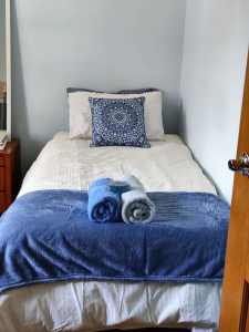 Single private UPSTAIRS bedroom$300 a week/utilities in Ashfield now! 