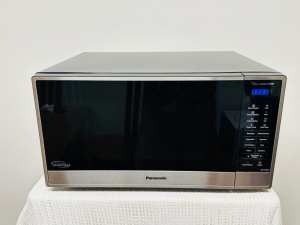 44 Litre Panasonic 1100W Inverter Microwave NN-ST785S