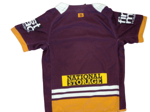 BRISBANE BRONCOS: Brisbane Broncos jersey with 22 signatures (framed  91x108cm); 2002 newspaper photo with 11