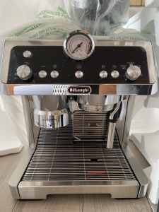 Delonghi La Specialista Coffee Machine - Ec9335m
