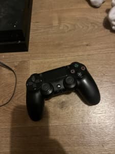 Ps4 500 gb two controllers a10 headset and monitor