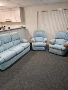 Bargain Priced 5 Seat Lounge Suite ONLY $540 (set) or $200pp
