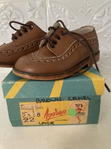 Child vintage shoes size 22 (5-6)