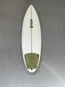 JS surfboard schooner 6’3