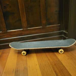 SKATEBOARD (EXCELLENT CONDITION)