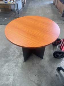ROUND TABLE - 900 D x 730 H