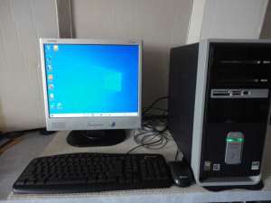 Compaq Presario SR1000 Desktop PC