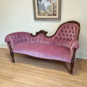 Antique Victorian Carved Walnut Chaise Lounge Settee Sofa. C1880s.