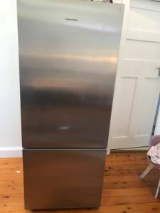 Excellent Condition Fisher & Paykel 413L Fridge