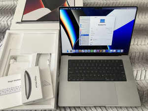 MacBook Pro 16 inch with M1 MAX chip 32GB RAM 1TB SSD MacBook Pro 16”