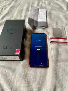 Motorola Razr 40 Ultra 256GB 5G 3 month old, receipt, 2 year warranty