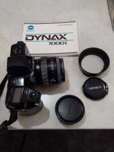 Minolta Dynax 7000i SLR Film camera with many extras.