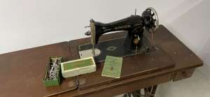 Antique Singer sewing machine - 15K88 late 1940’s 