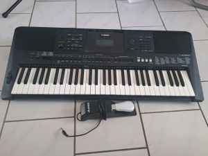 Yamaha PSR-E453 Piano Keyboard (61 Key)