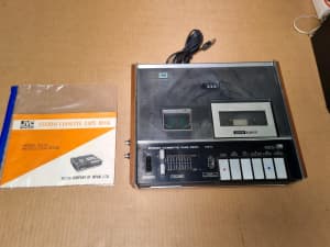 VINTAGE JVC NIVICO MODEL 1661U CASSETTE PLAYER WITH INSTRUCTIONS, NEE