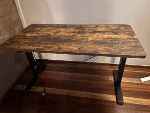 Electric stand up sit down desk