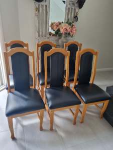 Dining Room Chairs. Set of 6. Oak Frame with Leather Seat and Backrest