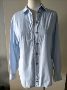 Country Road shirt in near new condition. Size S 